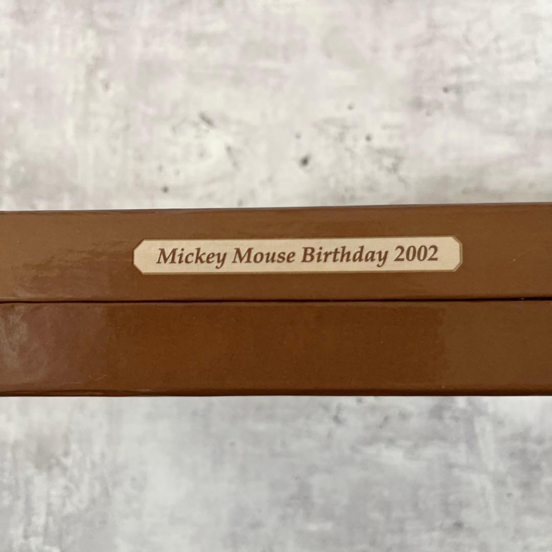 Disney 2002年 ミッキー 誕生日 限定 ピンバッジ ピンズ レトロ