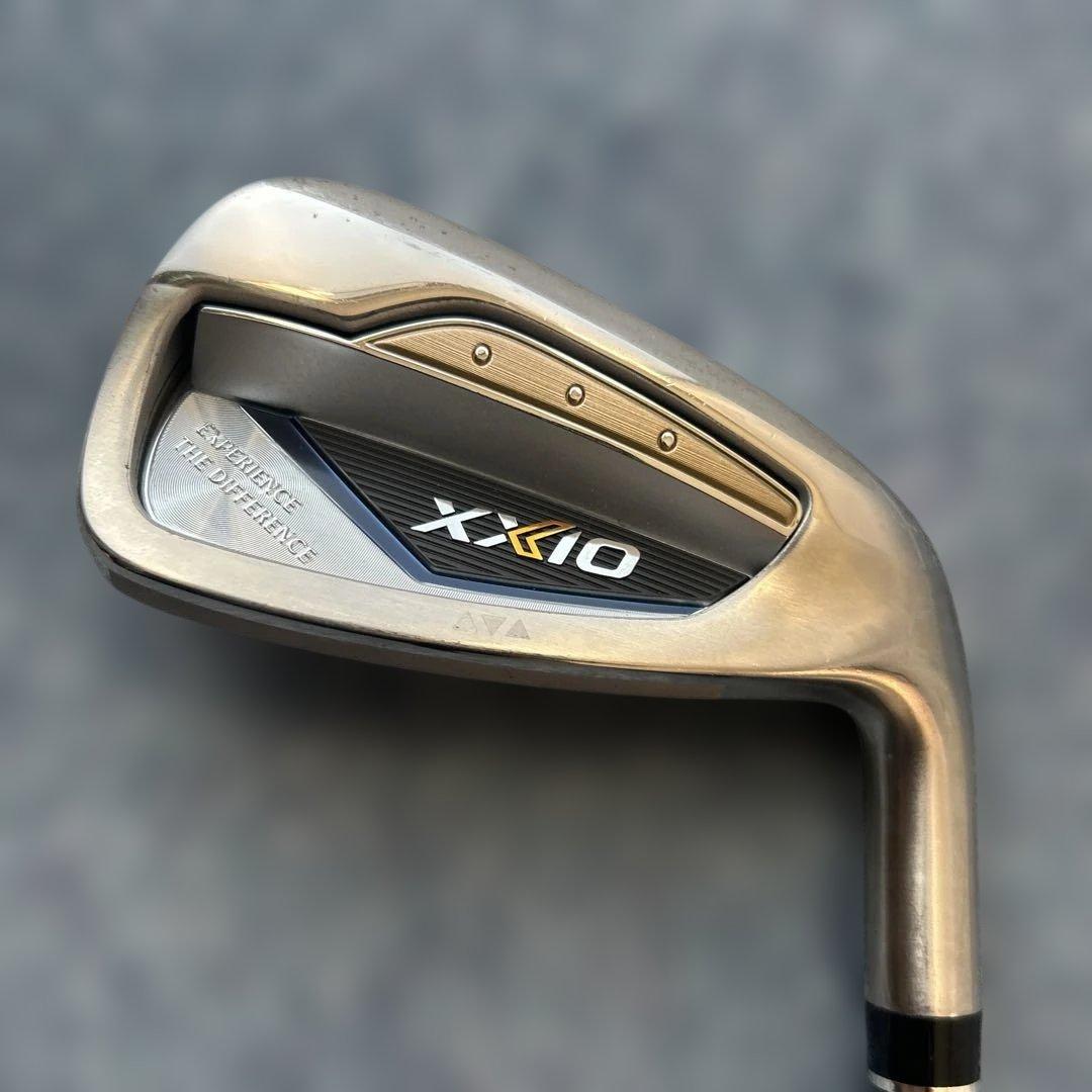《XXIO》ゼクシオ13 ネイビー 7番アイアン 純正カーボンシャフトSR