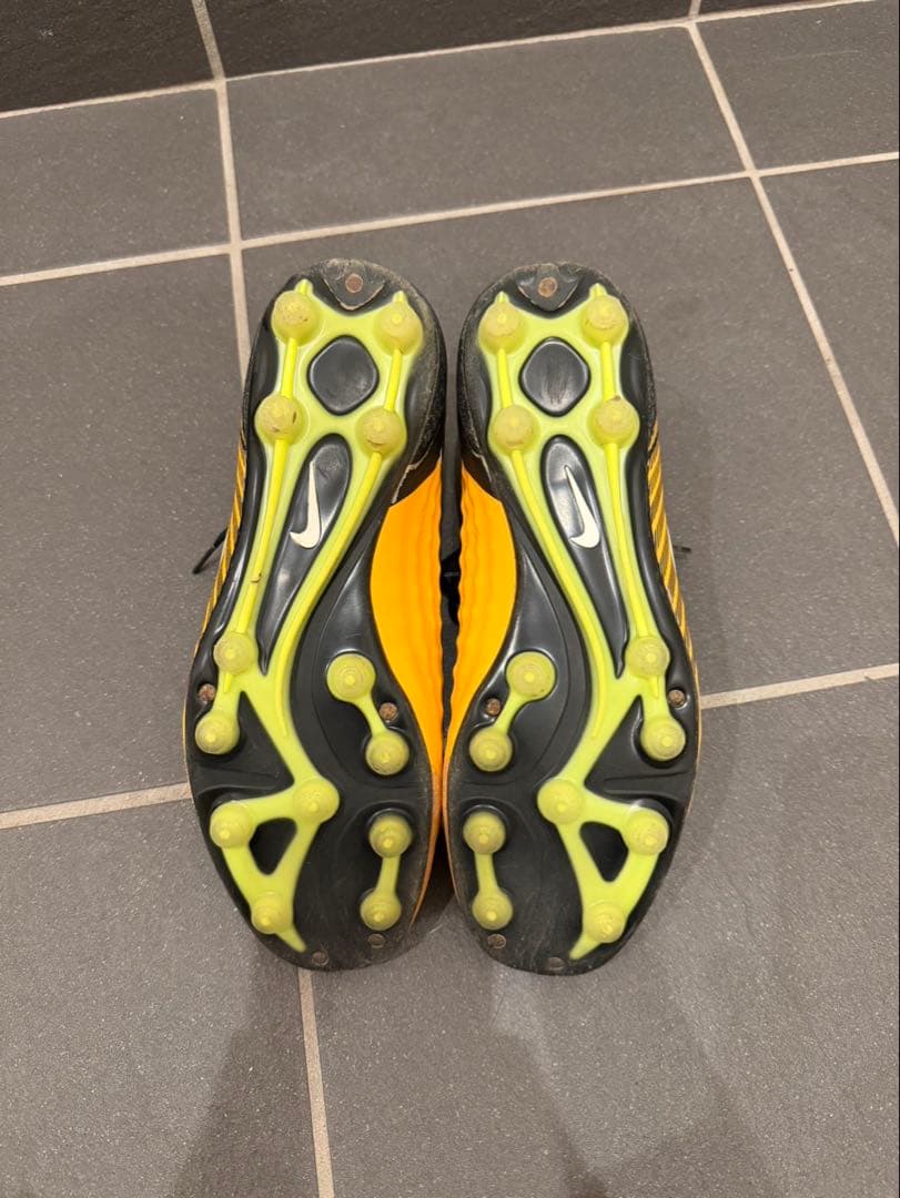 【入手困難】　NIKE マジスタオブラ2 HG