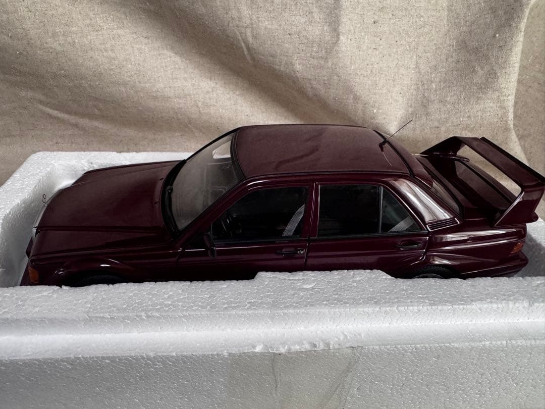 ミニカー Mercedes-Benz 190E 2.5-16V EVO2 1:18