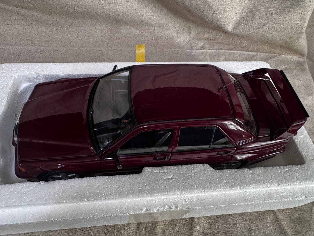 ミニカー Mercedes-Benz 190E 2.5-16V EVO2 1:18