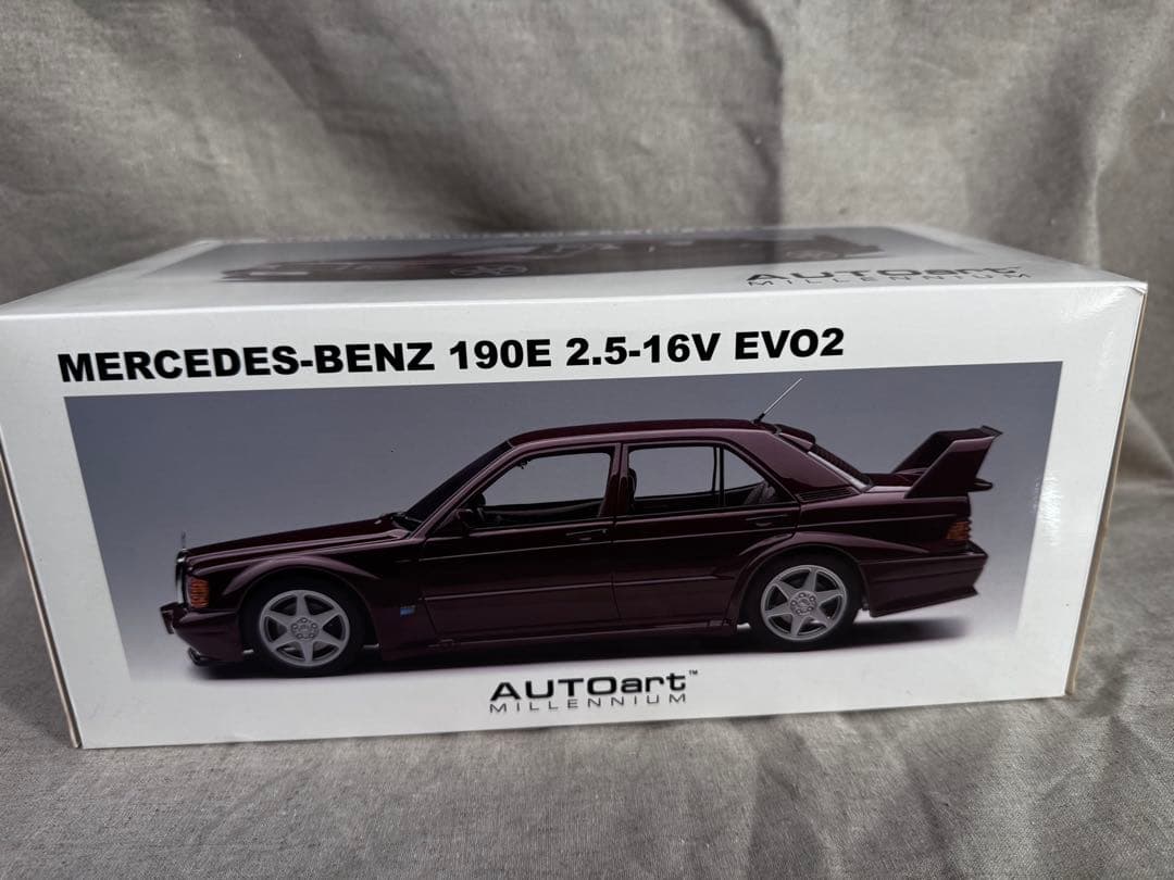 ミニカー Mercedes-Benz 190E 2.5-16V EVO2 1:18