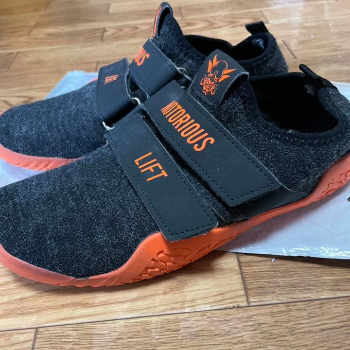 notorious lift ブラック×オレンジ　39インチ　24.5cm