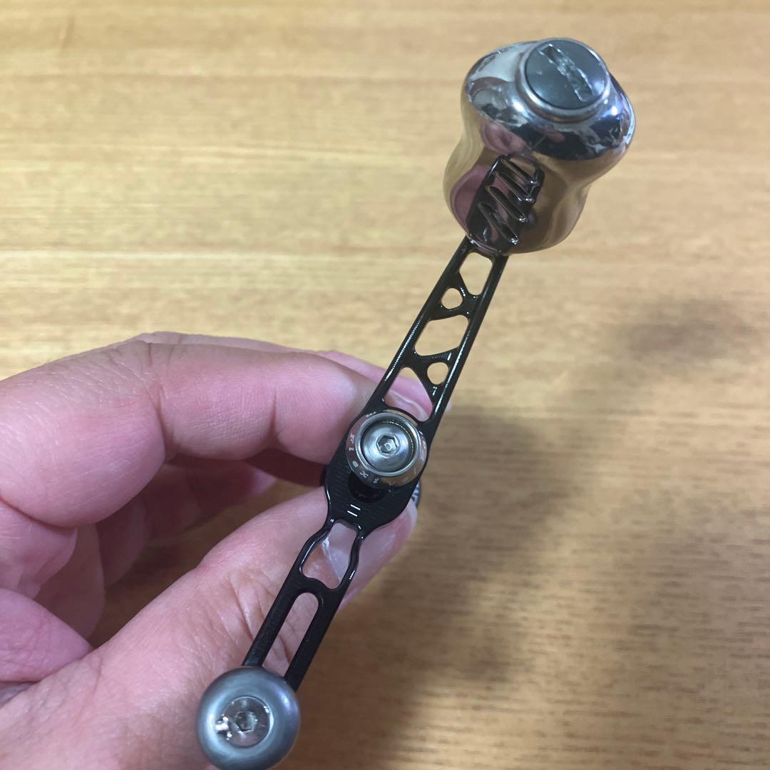 美品　軽量　LIVRE ダイワ用　ユニオンハンドル　37-43 カーボンスタンド