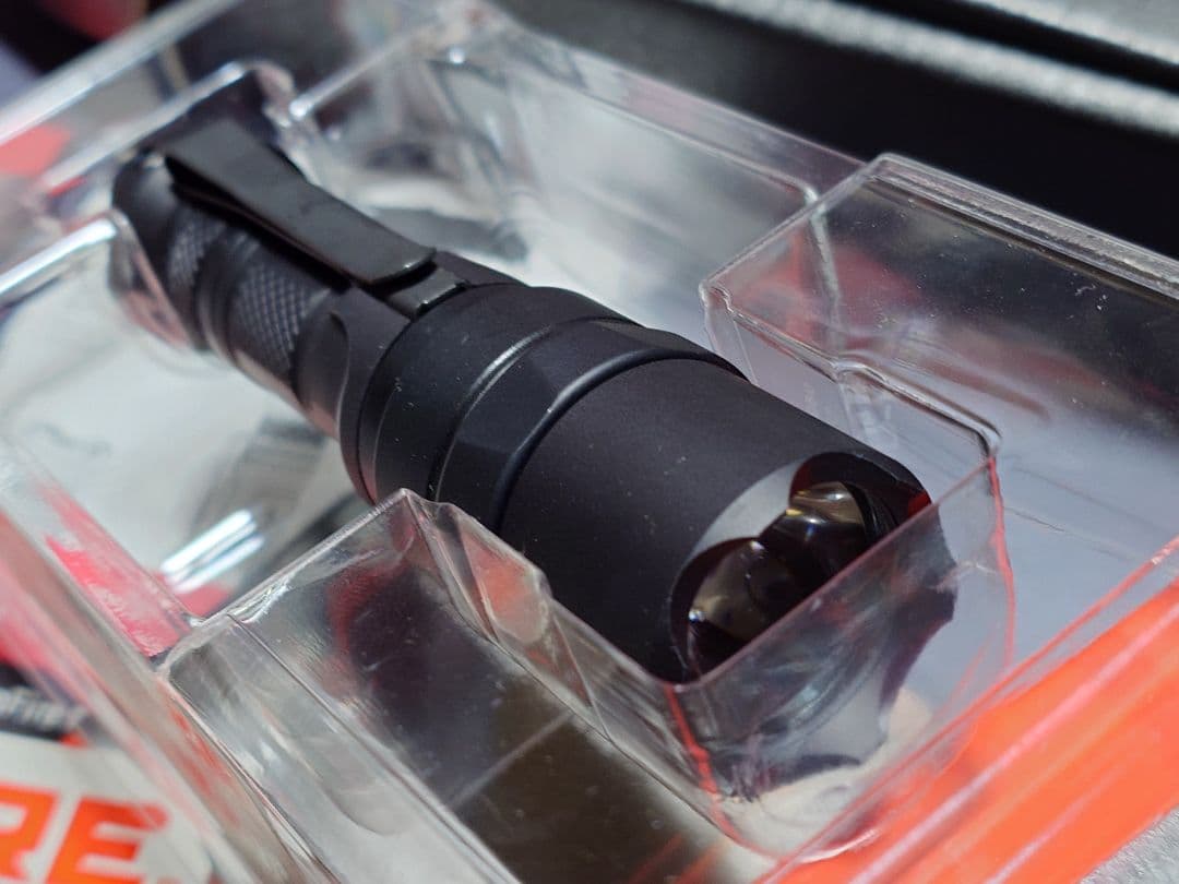 【新品未使用正規品】 SUREFIRE E1D LED DEFENDER