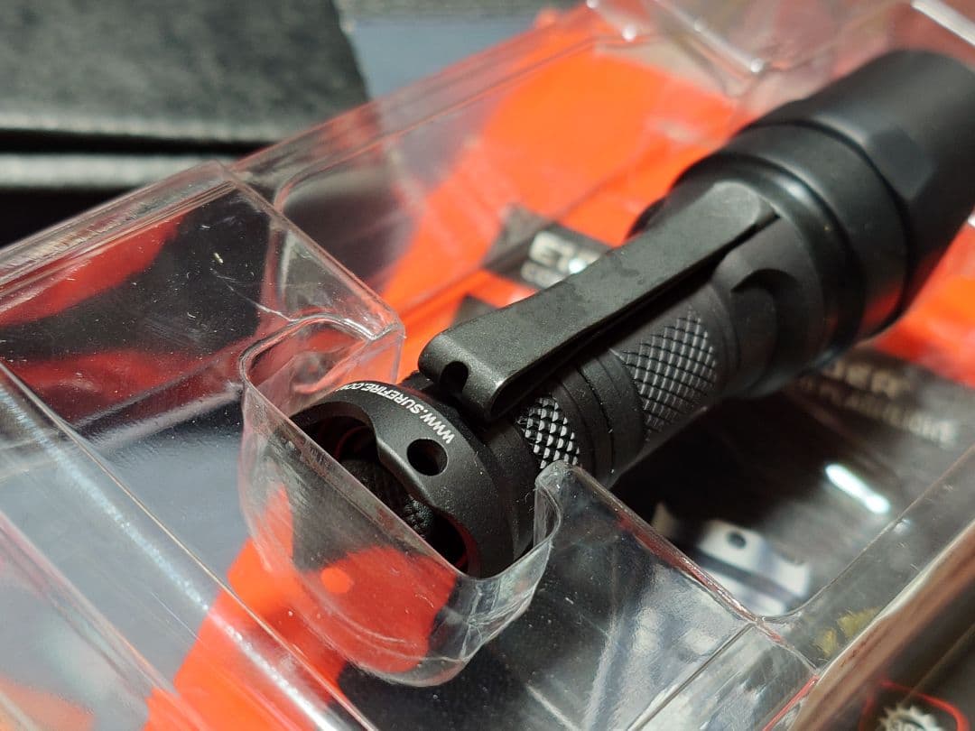 【新品未使用正規品】 SUREFIRE E1D LED DEFENDER