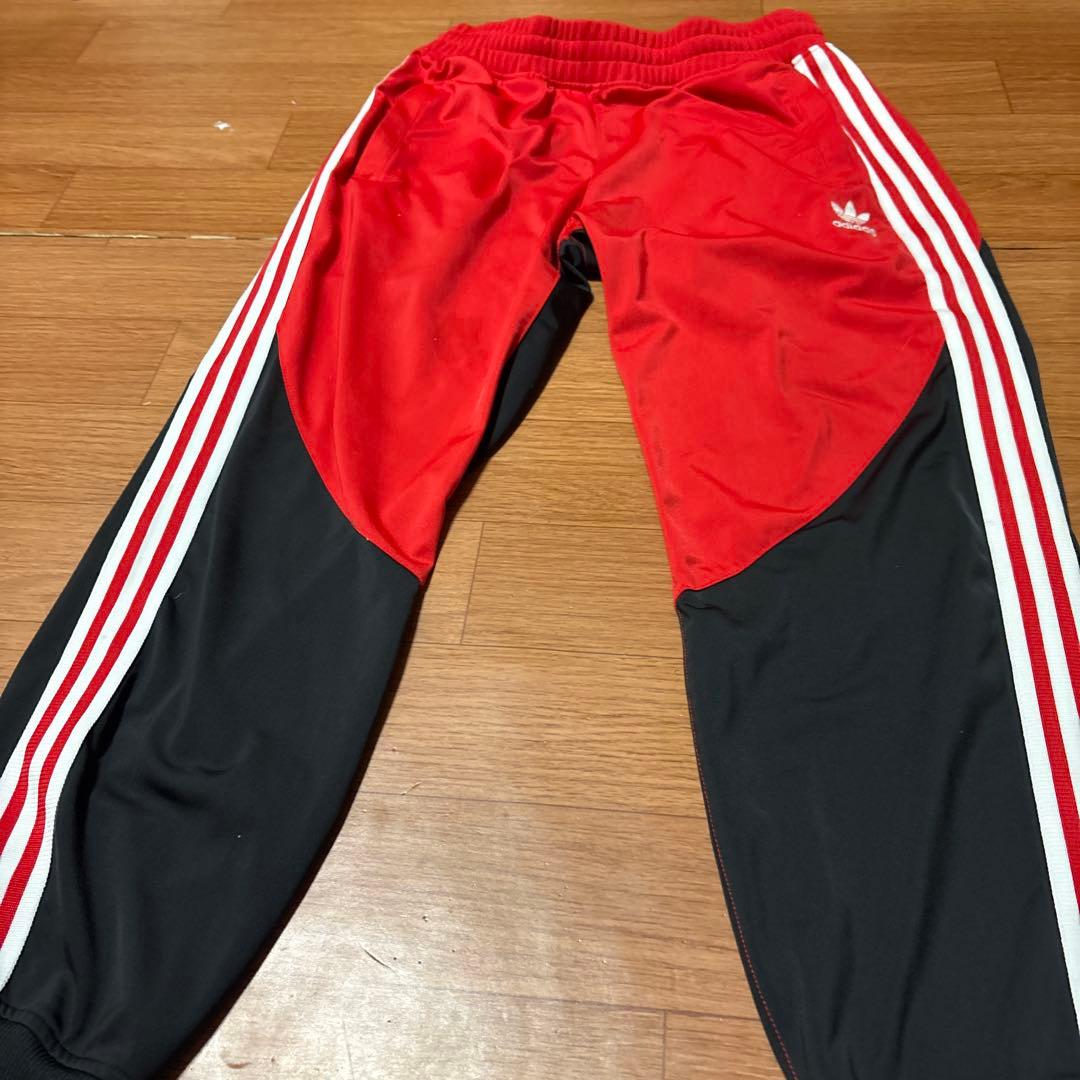 本日セール最終日adidasジップジャージ赤と黒セットアップ