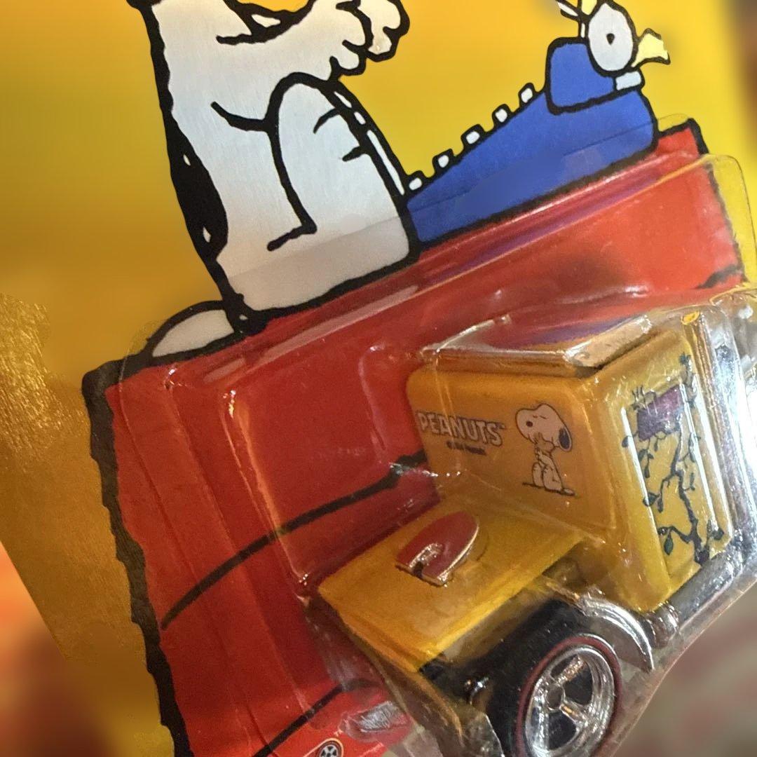 ホットウィール コンボイ カスタム ピーナッツ　snoopy