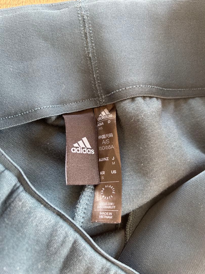 adidas スウェットセットアップ　Mサイズ　スポーツウェア　レディース　速乾