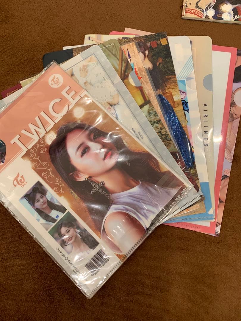 TWICE グッズ まとめ TZUYU ツウィMINA ミナ 缶バッジ ファイル