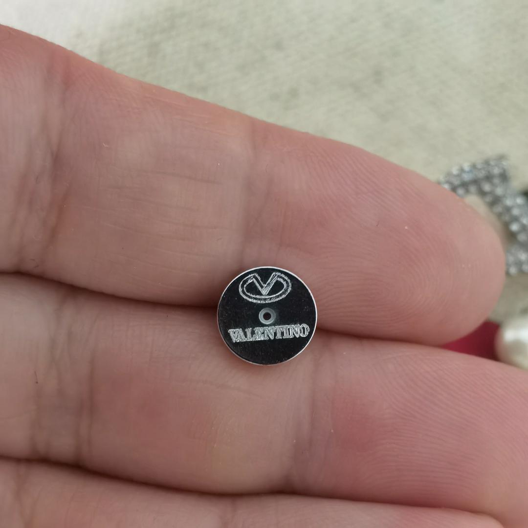 《シルバー》Vロゴ ヴァレンティノ クリスタルパール ピアス 超美品