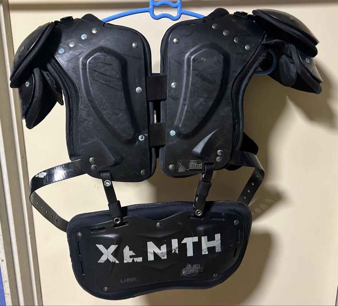 アメフト　xenith FLYTE ショルダー　バックプレート