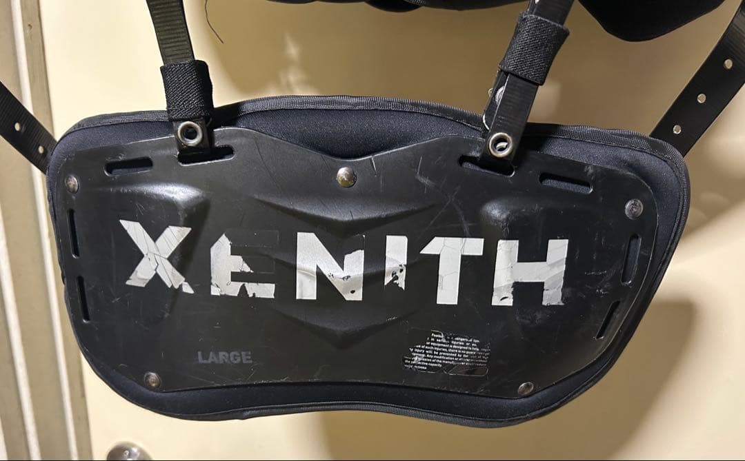 アメフト　xenith FLYTE ショルダー　バックプレート