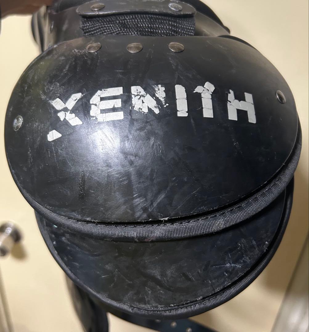アメフト　xenith FLYTE ショルダー　バックプレート