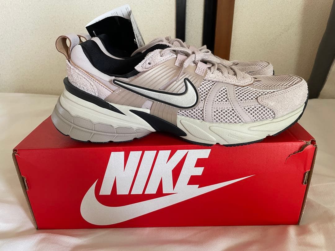 W NIKE V2K RUN ナイキウィメンズV2Kラン
