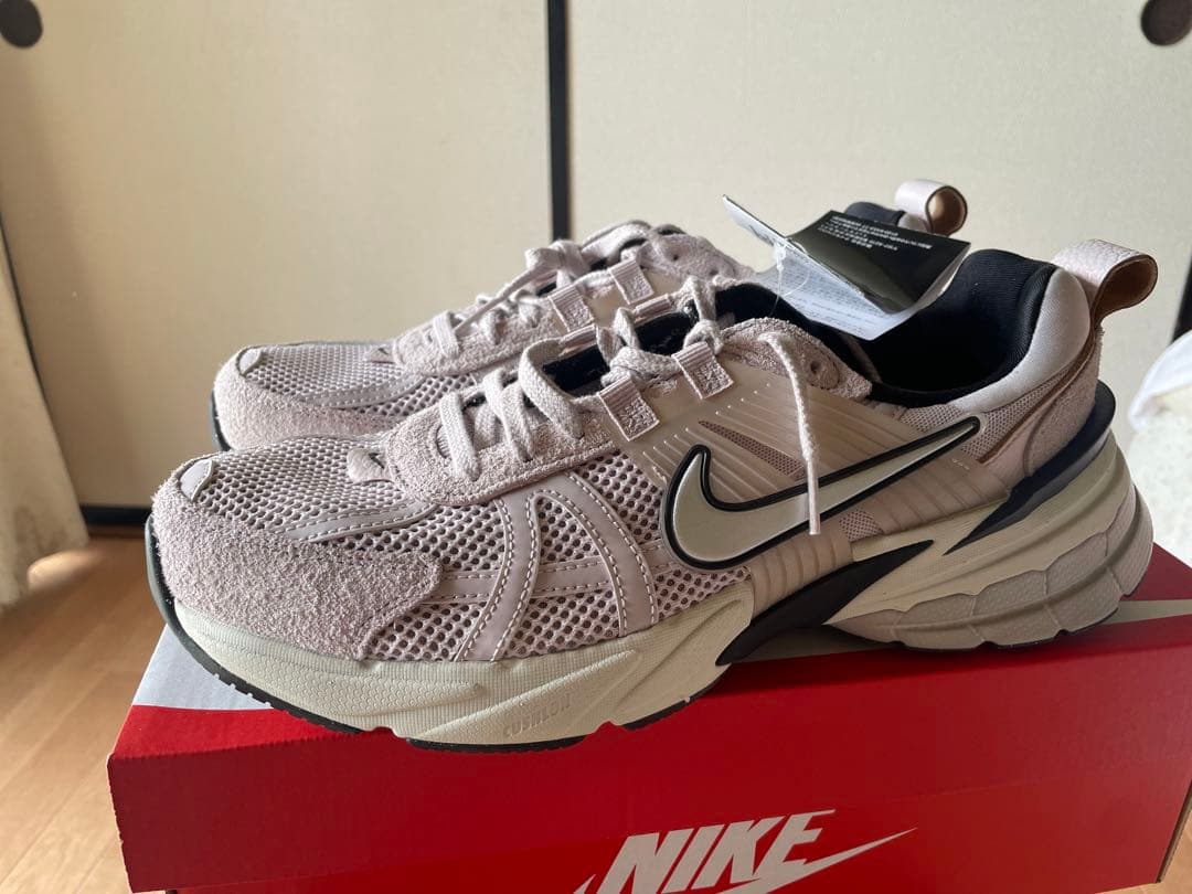 W NIKE V2K RUN ナイキウィメンズV2Kラン