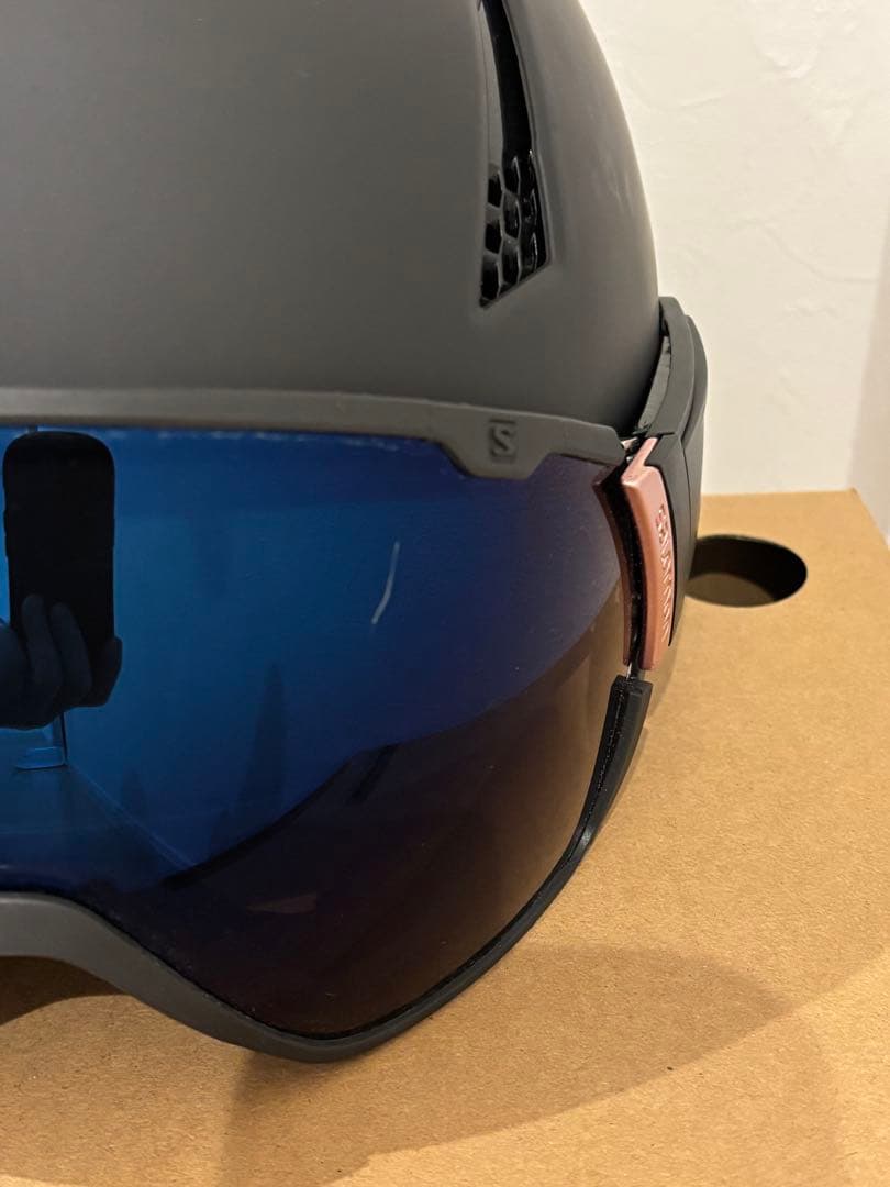 SALOMON ヘルメット マットブラック バイザー付き　Mサイズ