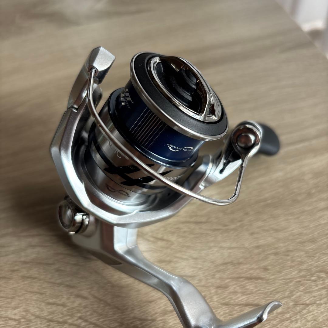 美品　シマノ 23ストラディック C2000SHG ハンドルBB＋1カスタム