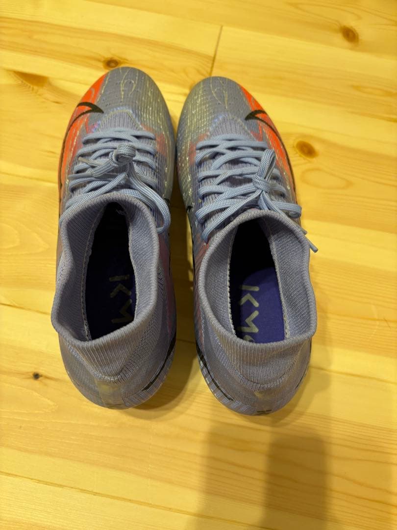 Nike KYR グレー/オレンジ ハイカットサッカーシューズ