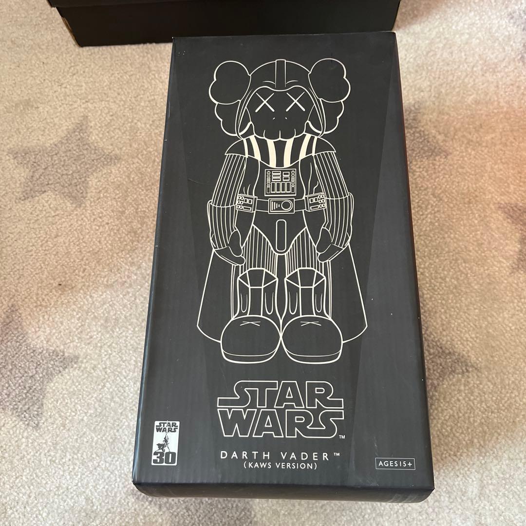 カウズ スター ウォーズ ダース ベイダー