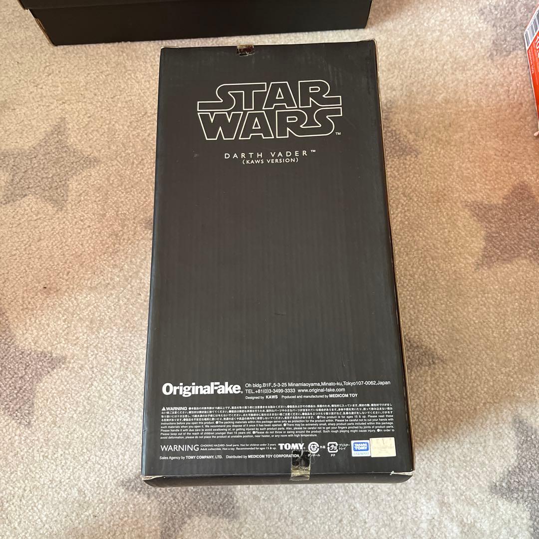 カウズ スター ウォーズ ダース ベイダー
