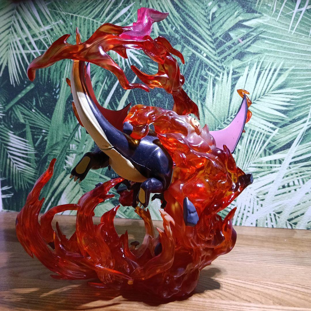 ブラックリザードン フィギュア 炎のエフェクト付き