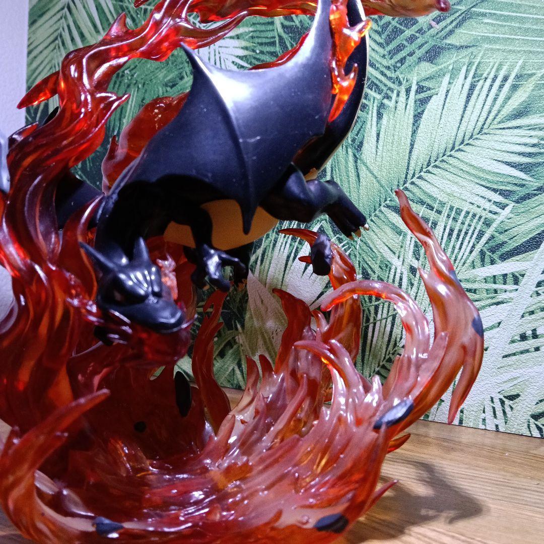 ブラックリザードン フィギュア 炎のエフェクト付き