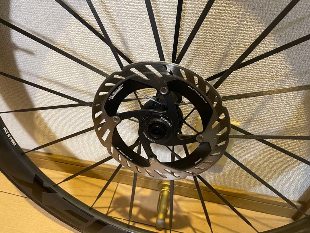 CADEX 50 Ultra Disc Tubeless フロント　タイヤ付き