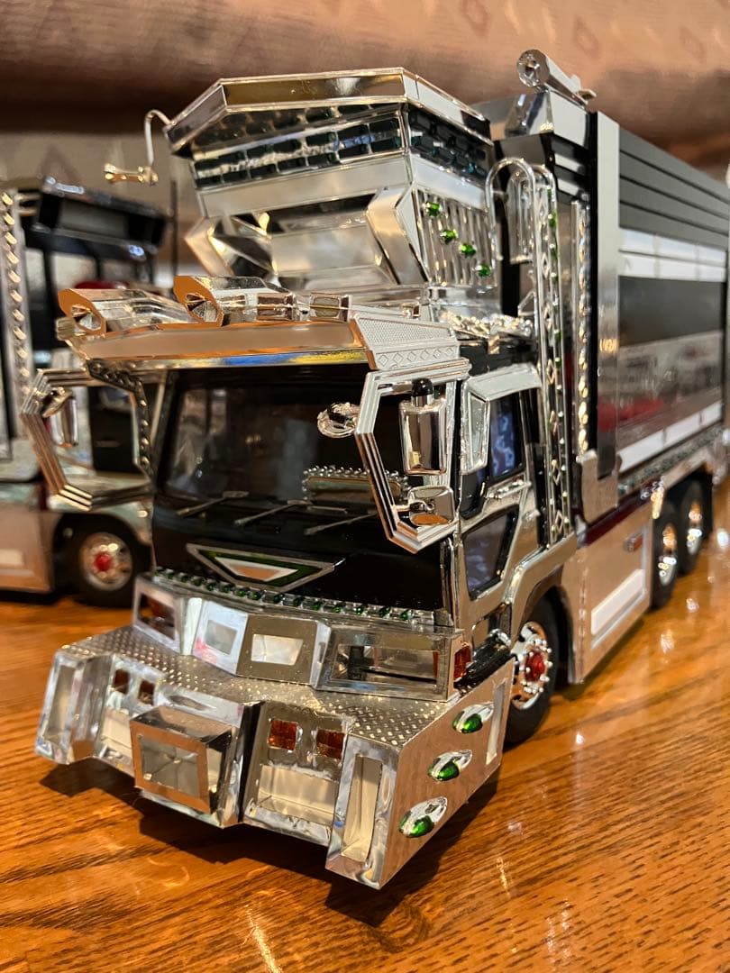 デコトラ、アオシマ、ザ•グレートデカ箱ダンプ1／32完成品