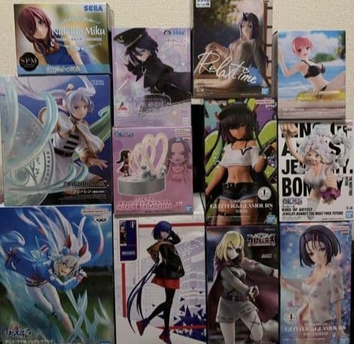 新品未使用　アニメキャラクター　フィギュア　32個　セット