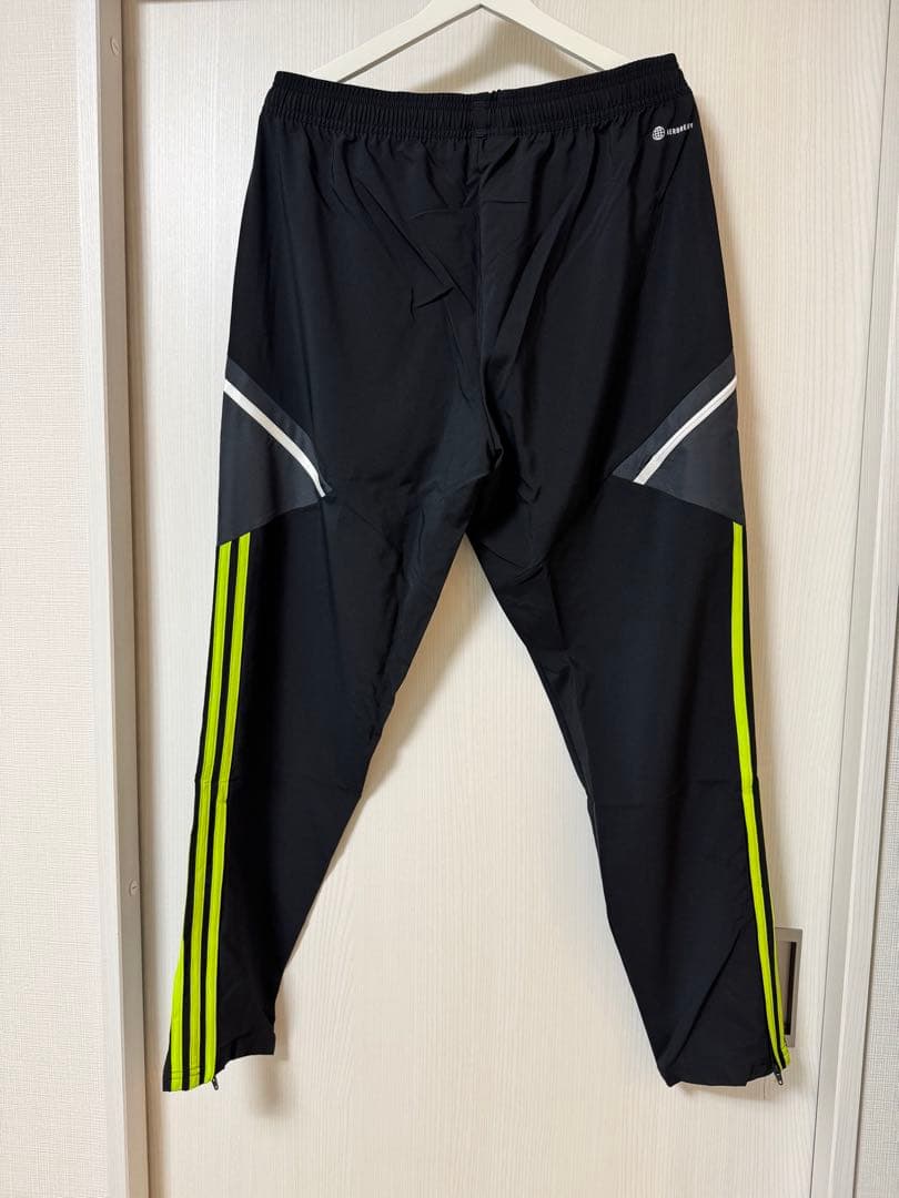 ☆新品未着用Adidas マンチェスターユナイテッド トレーニングパンツ　2XL