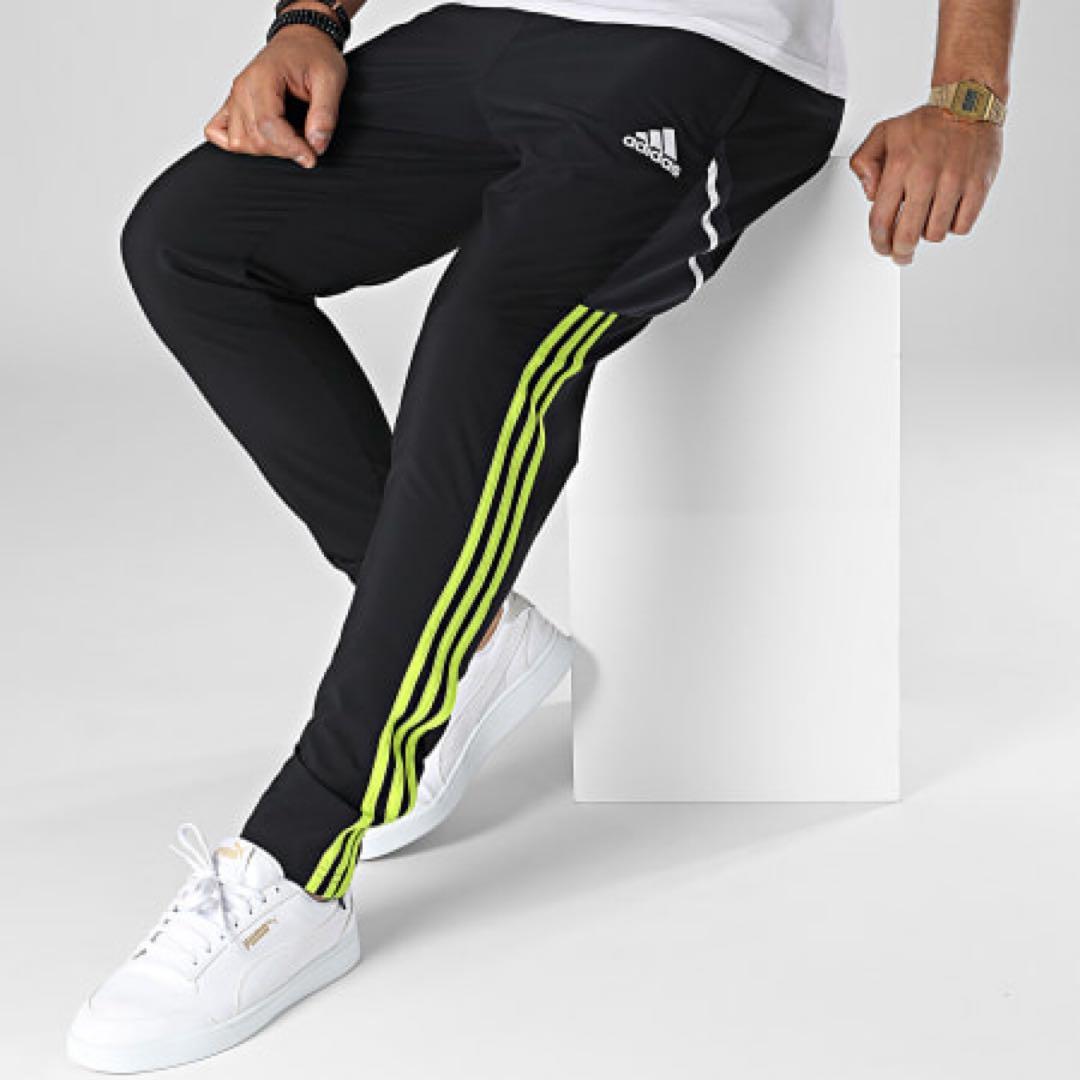 ☆新品未着用Adidas マンチェスターユナイテッド トレーニングパンツ　2XL