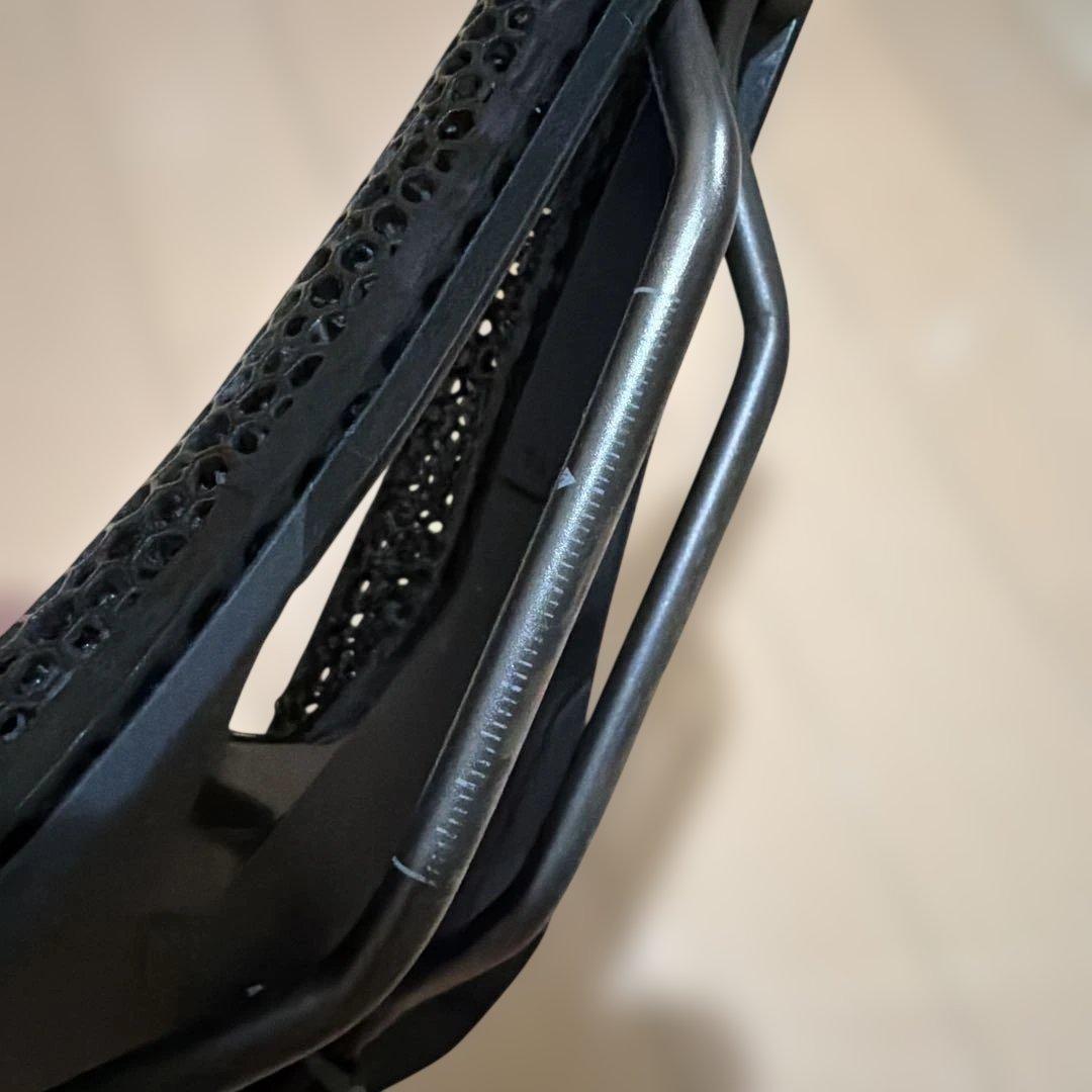 Vento Argo Adaptive 140mm　サドル フィジーク
