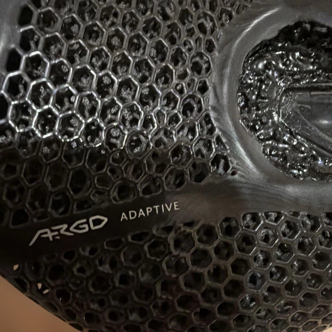 Vento Argo Adaptive 140mm　サドル フィジーク