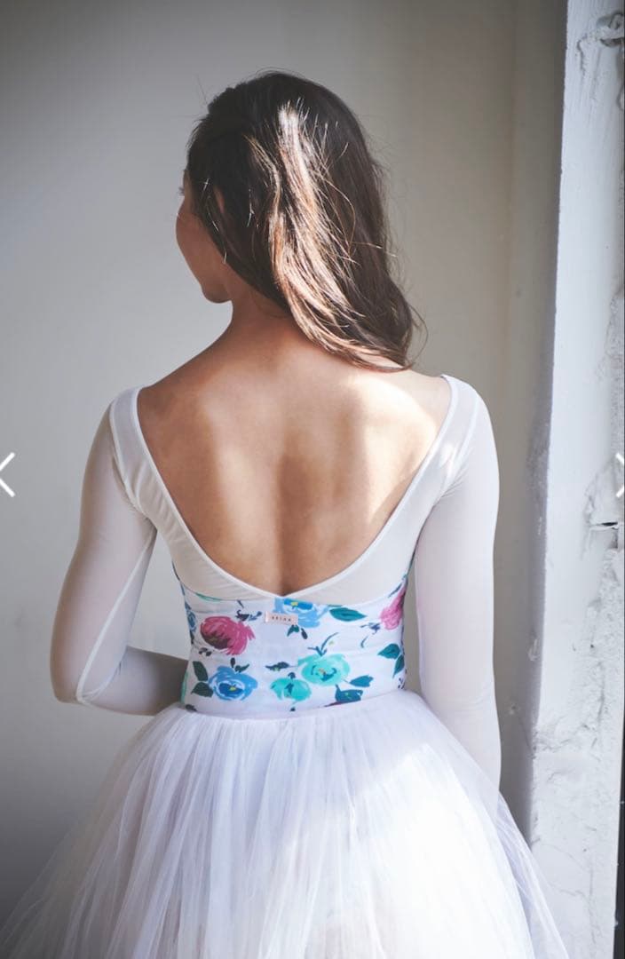美品　stina バレエ　レオタード　Mサイス