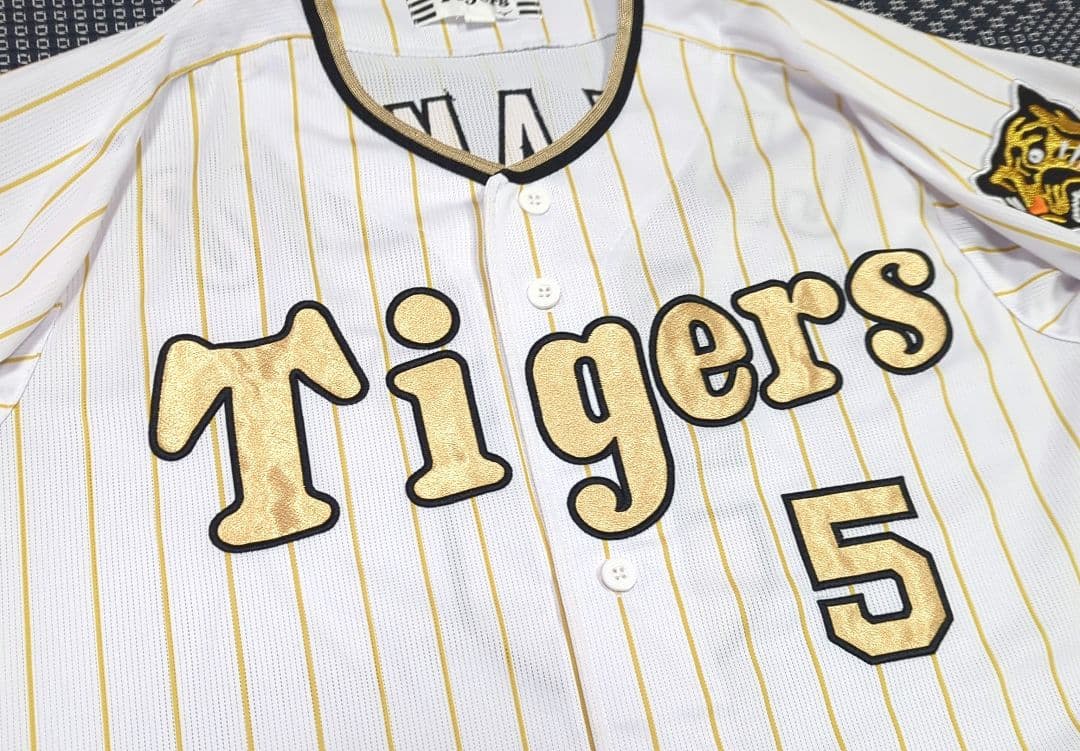 阪神タイガース　近本光司選手　2023年チャンピオンレプリカユニフォーム　Ｌ