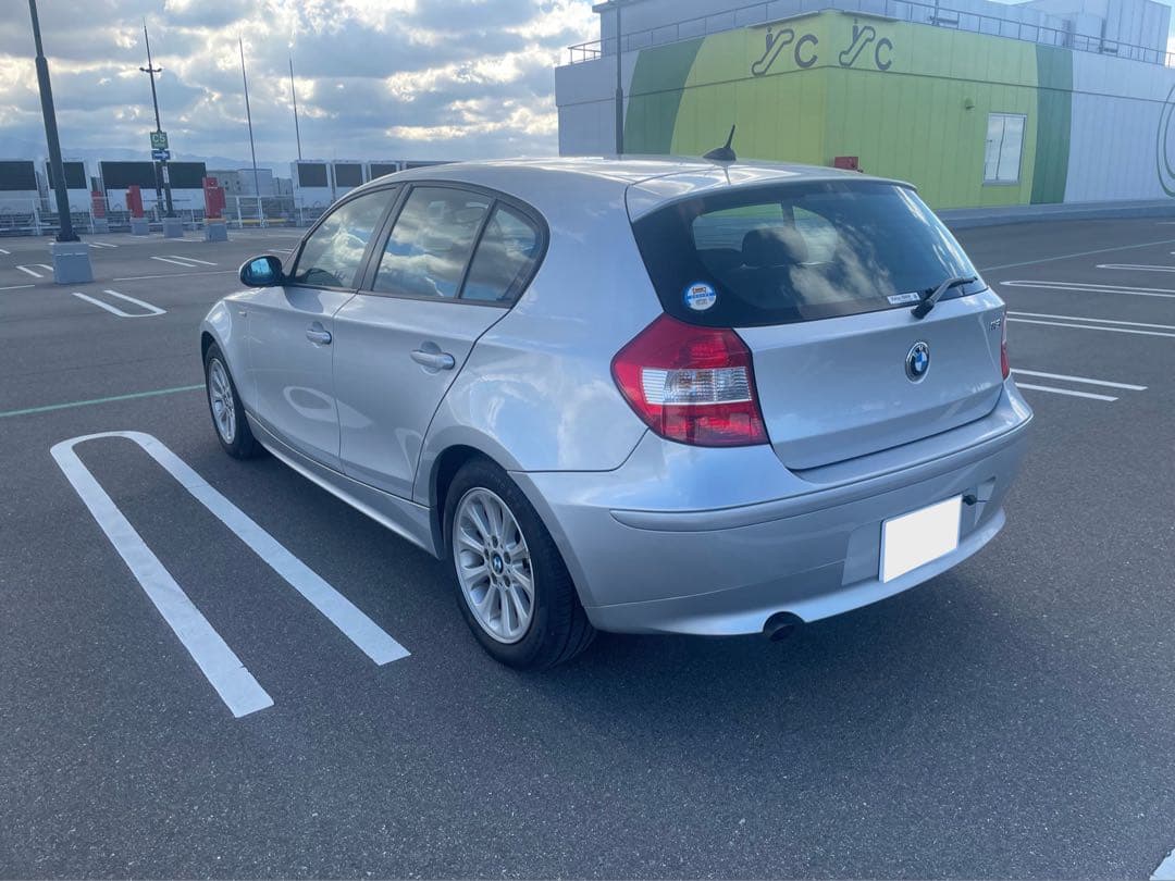 車検2年近く！16000km!  1シリーズ シルバー 5ドア
