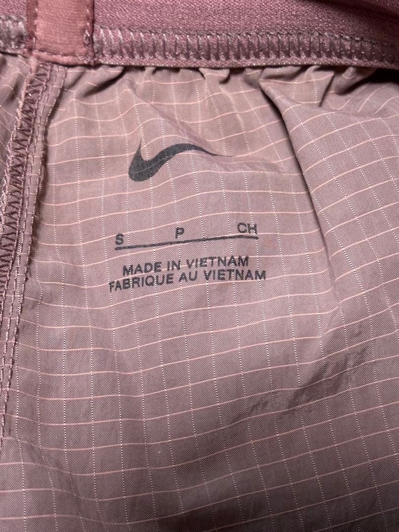 NIKE ランニングパンツ　新品　Sサイズ