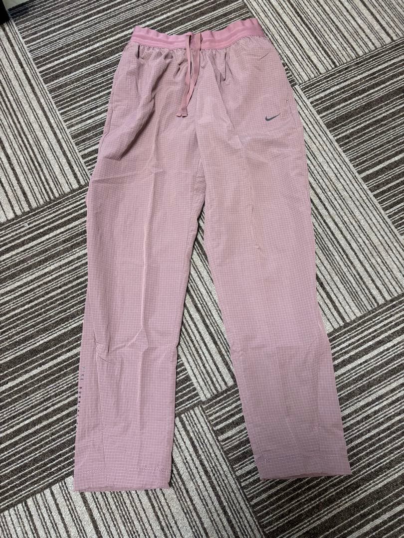 NIKE ランニングパンツ　新品　Sサイズ