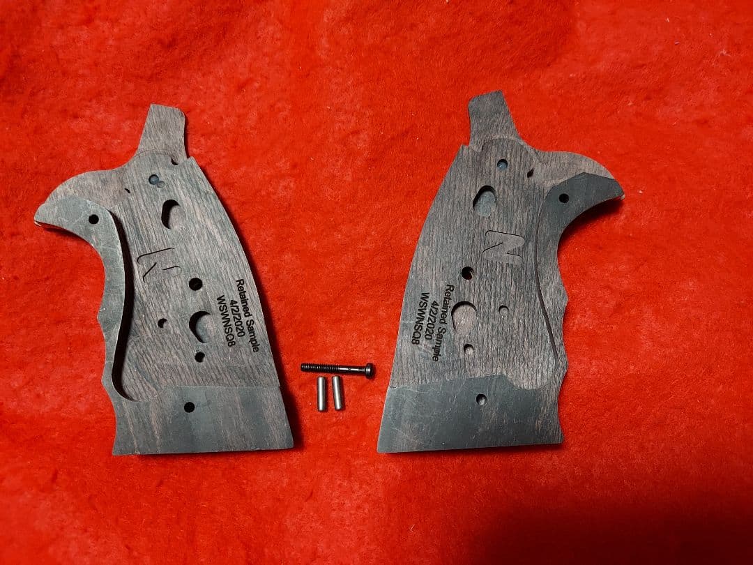 専用アルタモント　S&W　Nフレーム　スクエア　オーバー　コンバット　木製グリッ