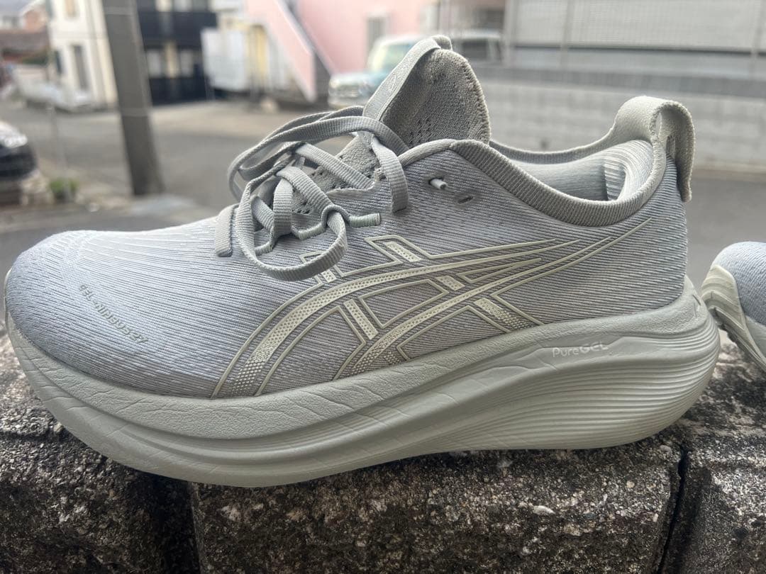 ASICS GEL-NIMBUS 28グレー ランニングシューズ
