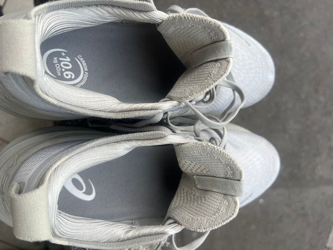 ASICS GEL-NIMBUS 28グレー ランニングシューズ