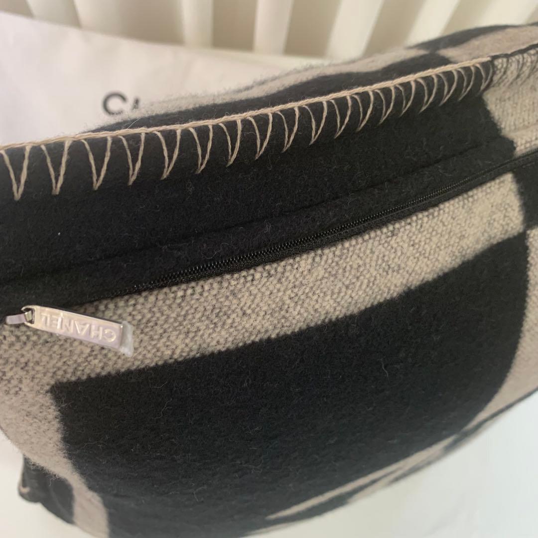 CHANEL CCロゴ クッション ベージュ ブラック AA8505