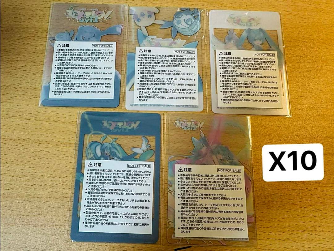 初音ミクとポケモンのイラストが施された5枚セットのカード。