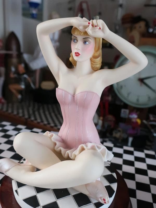 バレリーナ レトロガール フィギュア 像 ピンナップガール