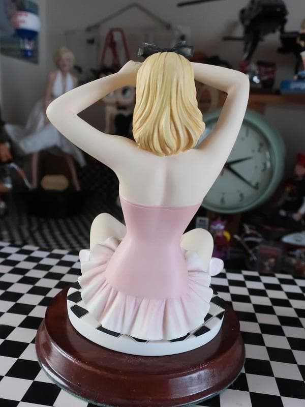 バレリーナ レトロガール フィギュア 像 ピンナップガール