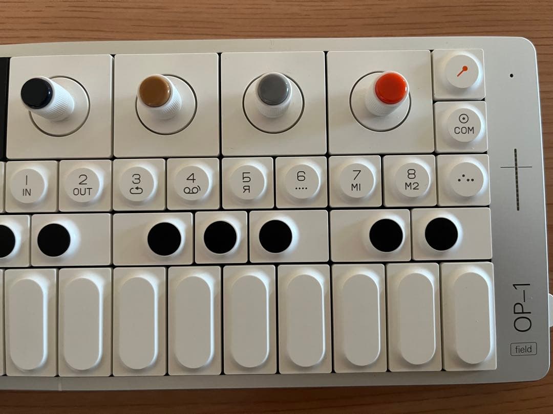 鍵盤楽器 OP-1 field / Teenage Engineering