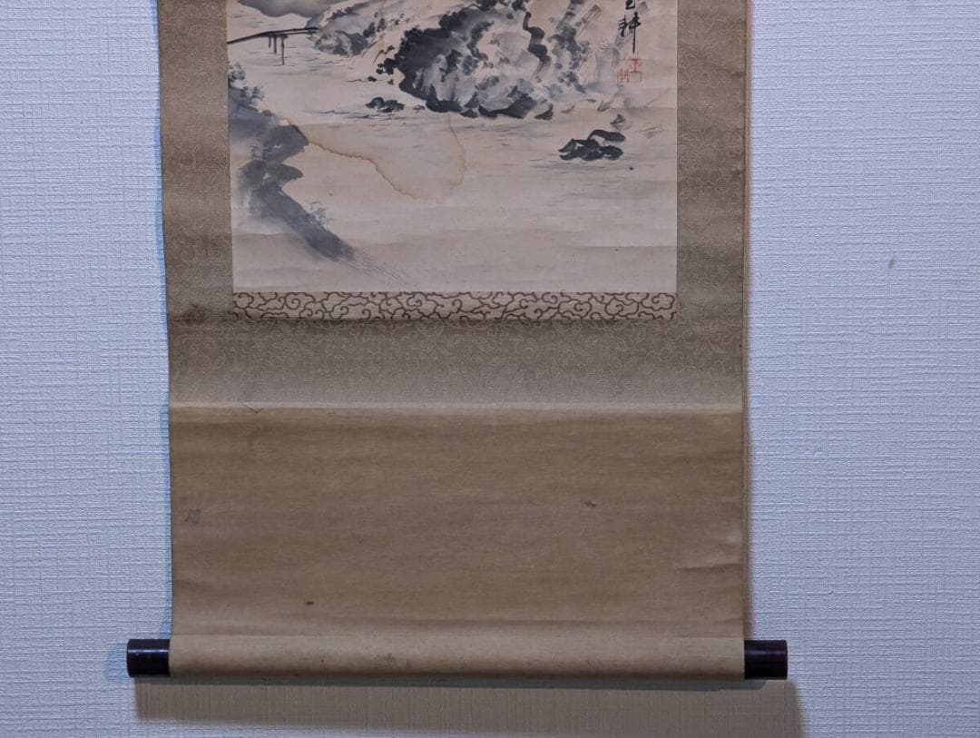 【真作】掛軸　玉耕銘　田舎風景と滝描写　伝統的日本画　滝と茅葺き家屋　Q98