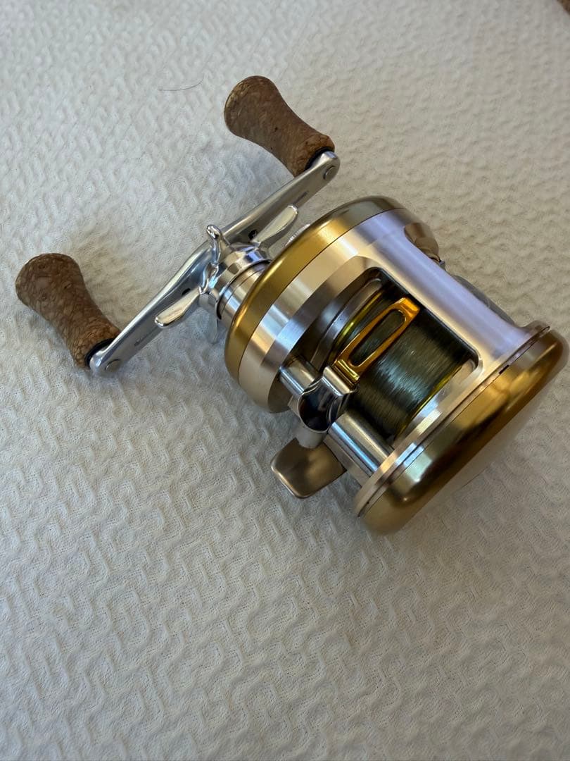 美品　DAIWA ダイワ　ミリオネア CV-Z 205