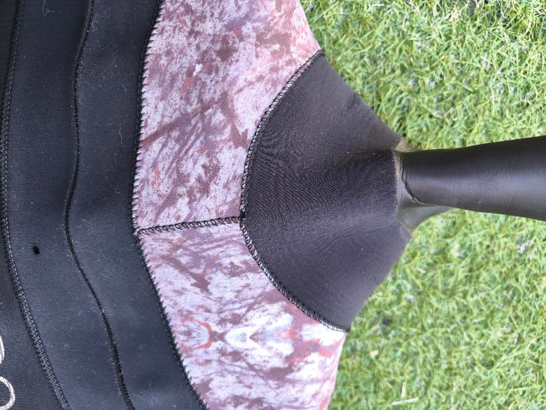 DOVE SURFIN WETSUITS　ドライスーツ